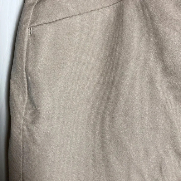 CHICO’S Secret Stretch Straight-Leg Crops - Picture 6 of 9